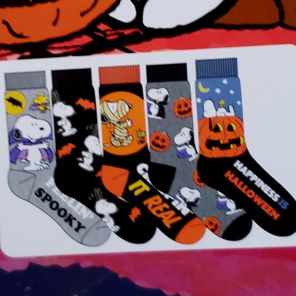 BNWT PEANUTS adult 5-pack casual crew socks (shoe size 6 - 12)